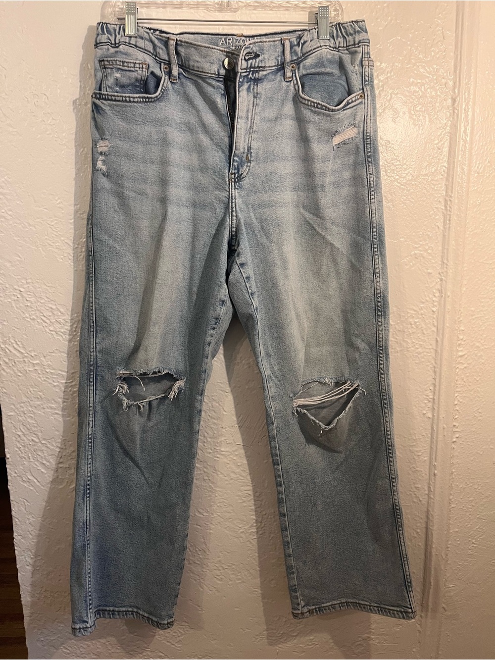 Arizona Jean Company Light Blue Distressed Women’s Jeans
